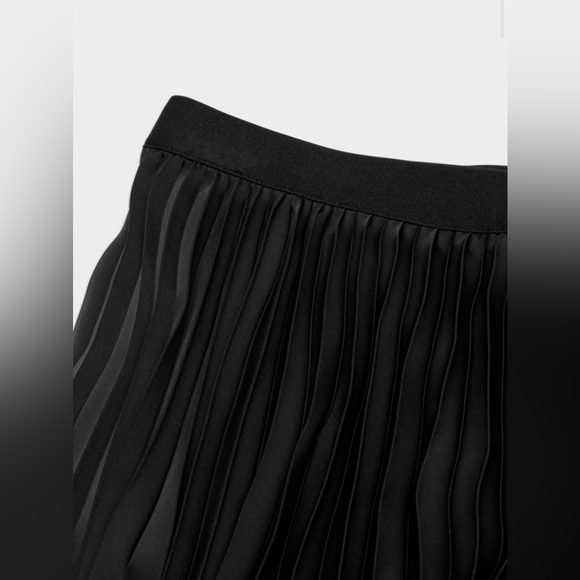 NWT Aritzia Babaton Maido Satin Pleated Skirt Double-satin maxi in Black Small - Picture 9 of 15